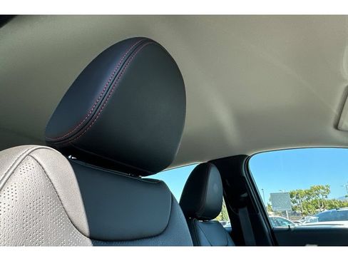Used 2023 Chevrolet Bolt EUV LT w/ Convenience Package FWD image 20