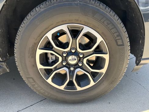 Used 2024 Ford Expedition XLT RWD image 8