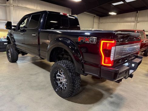 Used 2019 Ford F250 Platinum w/ Platinum Ultimate Package image 2