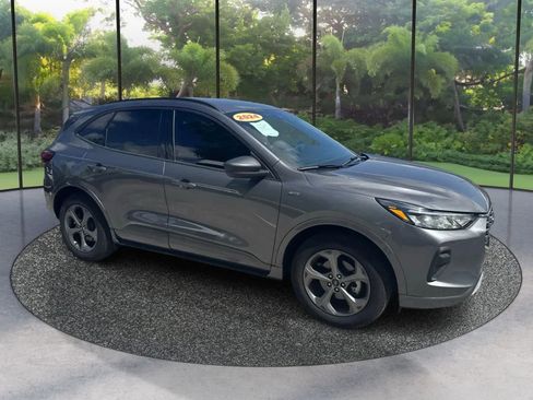 Used 2024 Ford Escape ST-Line w/ Tech Pack #1 FWD image 3