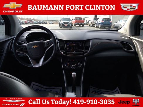 Used 2022 Chevrolet Trax LT w/ Redline Edition image 17
