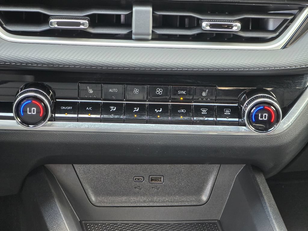 New 2026 Chevrolet Equinox LT w/ Convenience Package II FWD image 31