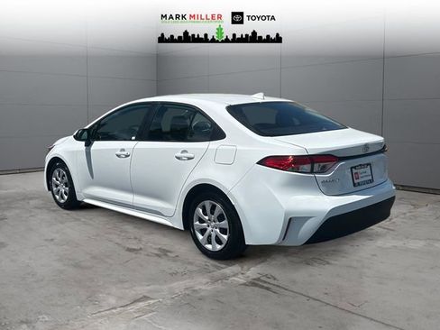 Certified 2025 Toyota Corolla LE FWD image 3