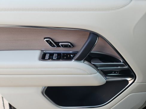 New 2026 Land Rover Range Rover SE image 22