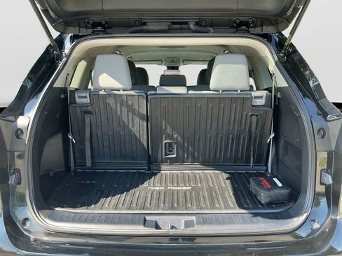 Used 2023 Toyota Highlander L FWD image 17