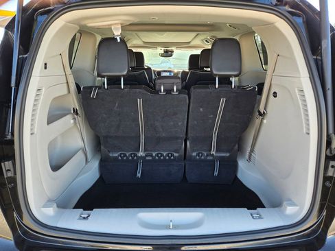 Used 2024 Chrysler Pacifica Limited FWD image 18