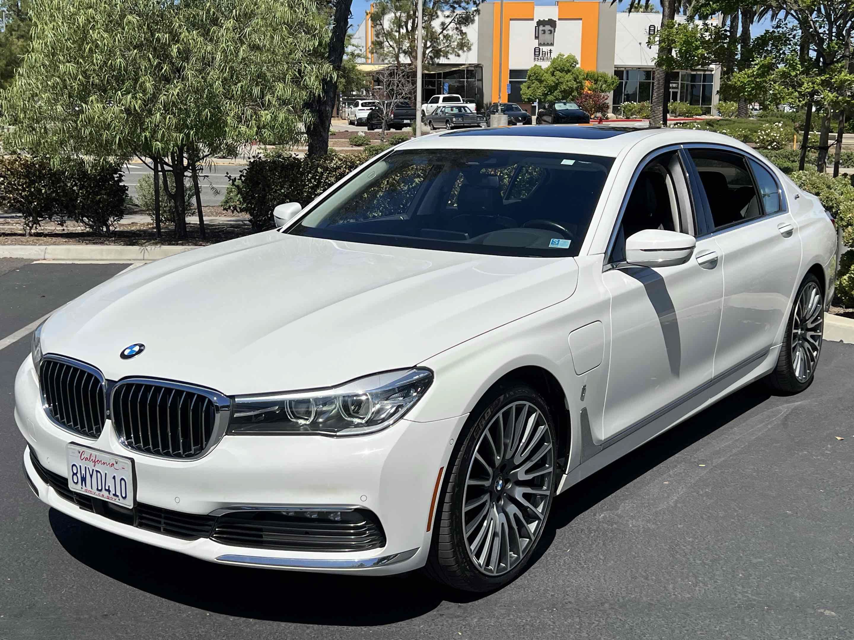 Used 2018 BMW 740e xDrive AWD/4WD image 16