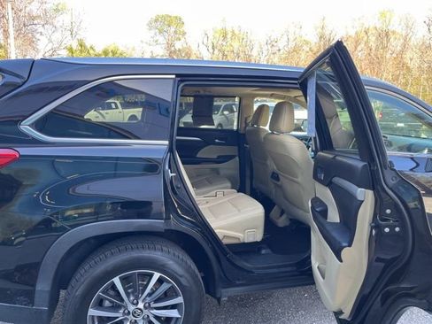 Used 2017 Toyota Highlander XLE image 10