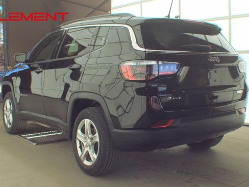 Used 2023 Jeep Compass Latitude w/ Sun and Sound Group AWD/4WD image 6