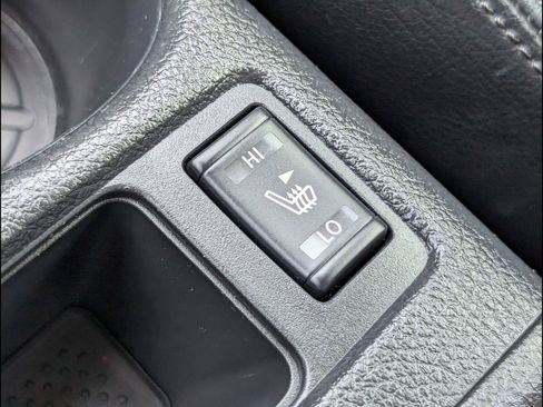 Used 2019 Nissan Rogue SV FWD image 18