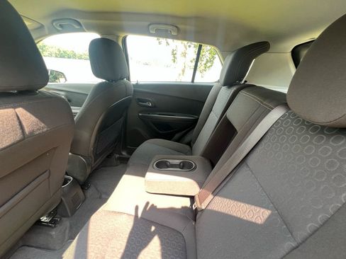 Used 2020 Chevrolet Trax LS FWD image 26