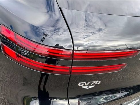 Used 2023 Genesis GV70 3.5T Sport w/ Sport Prestige Package AWD/4WD image 29