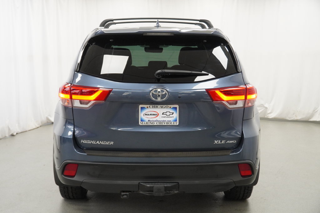 Used 2019 Toyota Highlander XLE AWD/4WD image 14