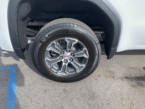 New 2026 GMC Sierra 1500 SLE w/ Preferred Package image 5