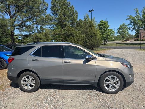 Used 2018 Chevrolet Equinox Premier FWD image 2