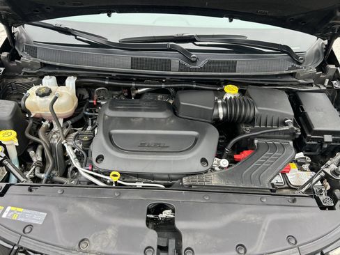 Used 2025 Chrysler Pacifica Limited FWD image 26