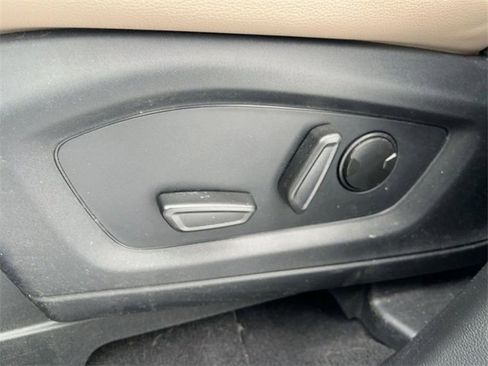 Used 2023 Ford Explorer Limited image 13