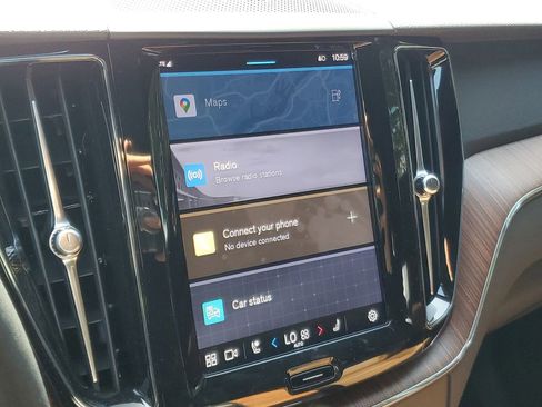 Certified 2024 Volvo XC60 T8 Plus w/ Protection Package Premier image 22