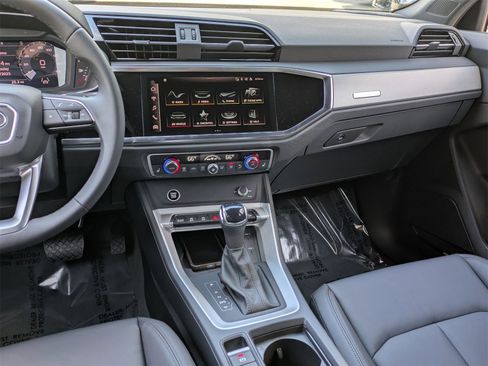 New 2025 Audi Q3 2.0T Premium image 6