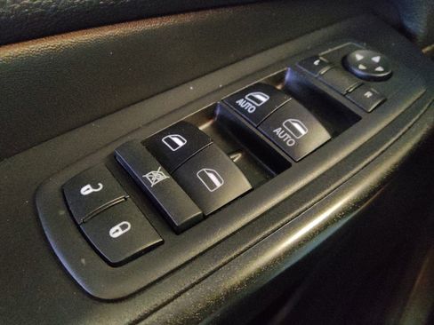 Used 2019 Jeep Cherokee Trailhawk image 27