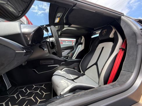 Used 2020 Lamborghini Aventador SVJ AWD/4WD image 40