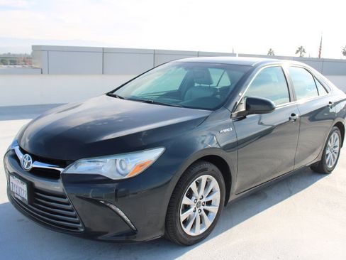 Used 2016 Toyota Camry XLE image 6