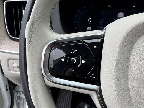 Certified 2022 Volvo XC60 B5 Inscription w/ Advanced Package image 27