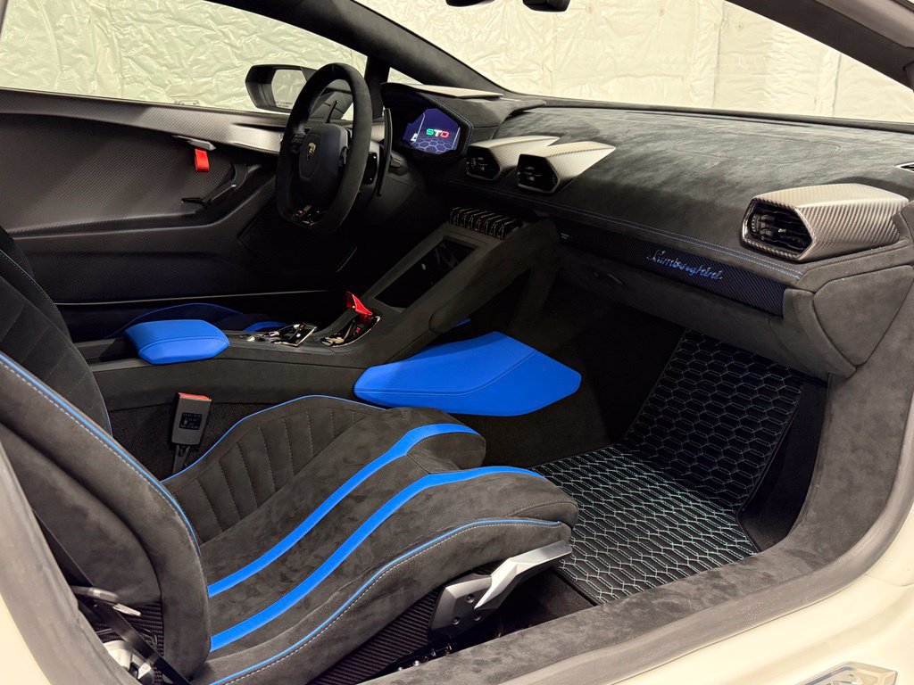 Used 2021 Lamborghini Huracan STO RWD image 29