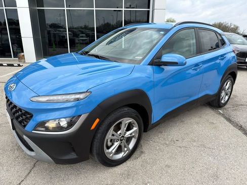 Used 2023 Hyundai Kona SEL w/ Cargo Package FWD image 3