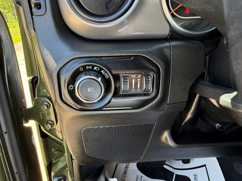 Used 2022 Jeep Wrangler Unlimited Sport AWD/4WD image 32
