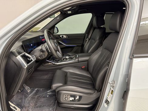Used 2025 BMW X7 M60i AWD/4WD image 5