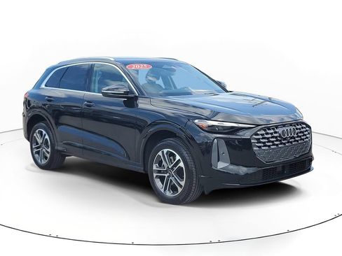 Certified 2025 Audi Q5 Premium w/ Convenience Package AWD/4WD image 1