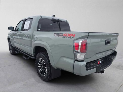 Used 2022 Toyota Tacoma TRD Sport w/ TRD Premium Sport Package AWD/4WD image 5