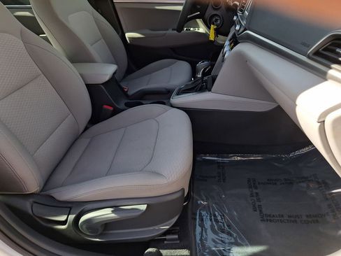 Used 2019 Hyundai Elantra SE image 21