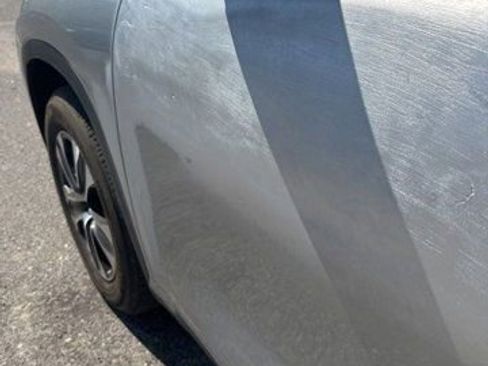 Used 2023 Toyota Highlander XLE image 9