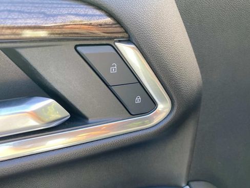 Used 2023 Chevrolet Silverado 1500 LT AWD/4WD image 14