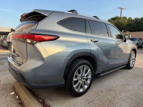Used 2021 Toyota Highlander Limited FWD image 6