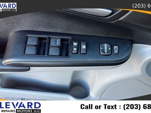 Used 2012 Toyota Camry L image 31