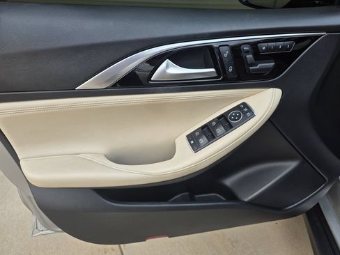 Used 2019 INFINITI QX30 AWD w/ Navigation Package image 14