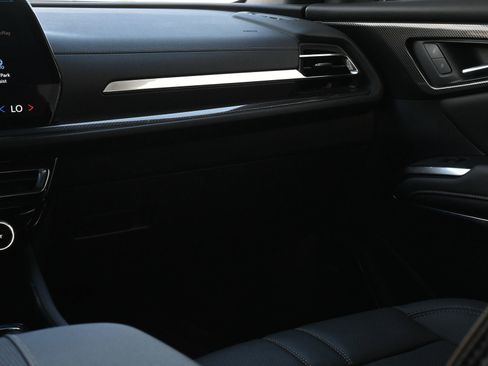 Used 2025 Chevrolet Traverse High Country FWD image 8