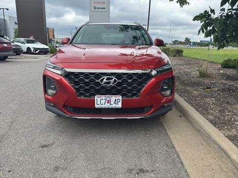 Used 2019 Hyundai Santa Fe AWD image 2