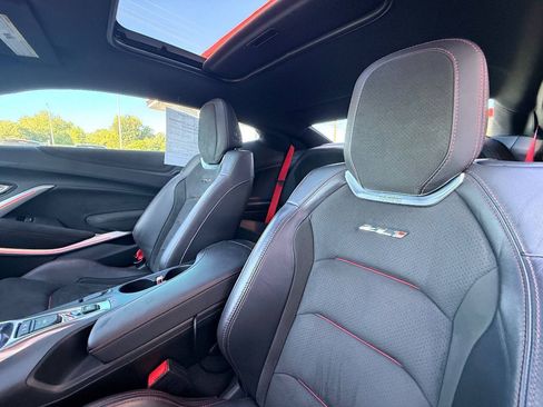 Used 2019 Chevrolet Camaro ZL1 RWD image 31