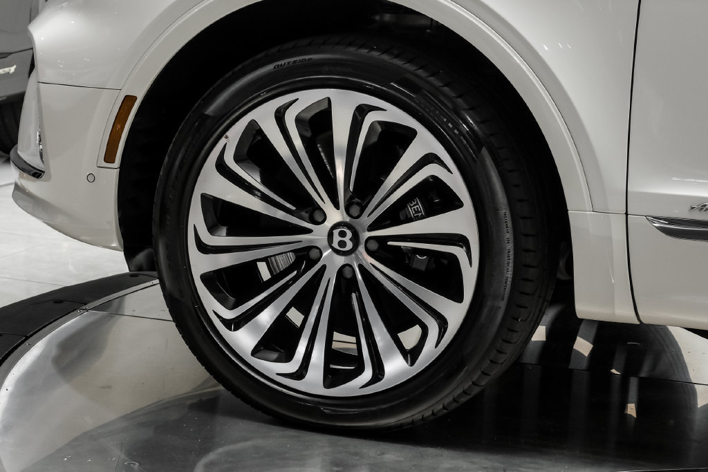 Used 2024 Bentley Bentayga AWD/4WD image 67