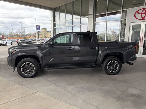 Certified 2025 Toyota Tacoma TRD Sport AWD/4WD image 8