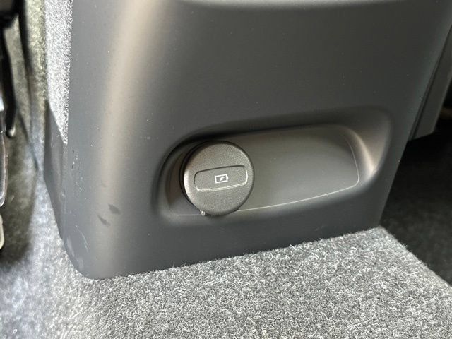 Certified 2023 Volvo C40 Recharge Core AWD/4WD image 14