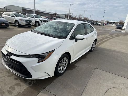 Used 2023 Toyota Corolla LE image 3