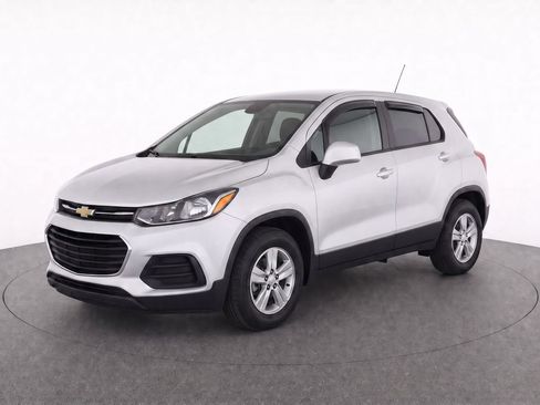 Used 2022 Chevrolet Trax LS w/ Tint and Cruise Package AWD/4WD image 2
