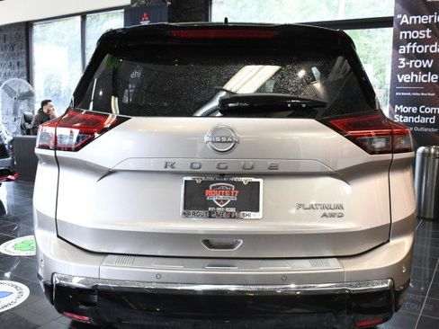 Used 2025 Nissan Rogue Platinum w/ Platinum Premium Package AWD/4WD image 12