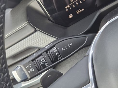 Used 2025 GMC Acadia Elevation image 26