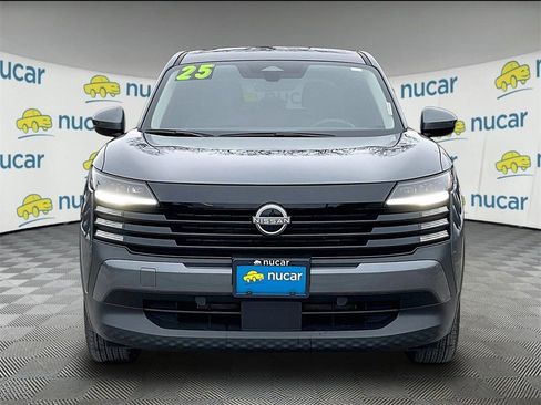 Used 2025 Nissan Kicks SV image 2